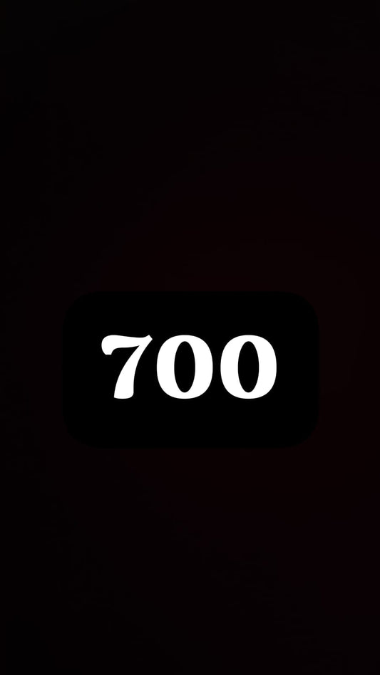 700